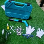 Manual nail gun with one packet of nails