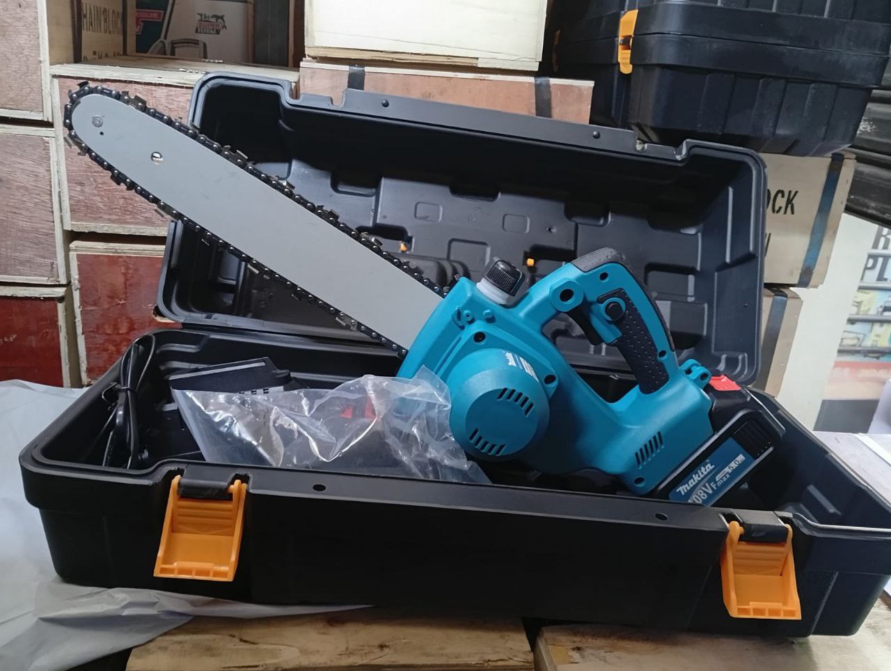 355bb667-a47d-4ca1-b18f-1b0ece62c288 Cordless chainsaw 108V - Image 1