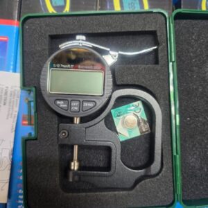 Digital thickness gauge