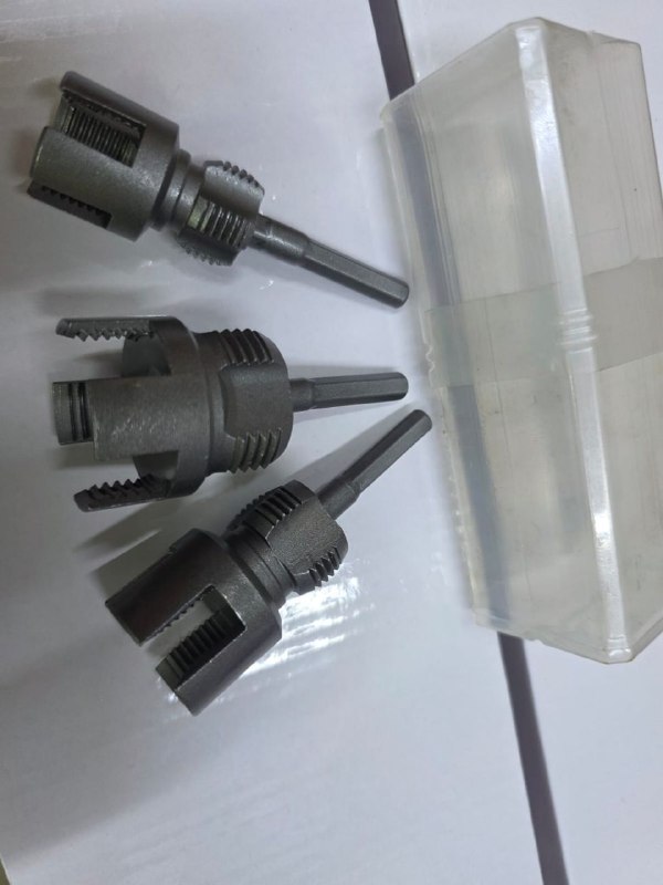 65dbdcc2-2321-4839-b35f-53f05ab08abd 1" ¾"½"internal and external plastic pipe threader - Image 1